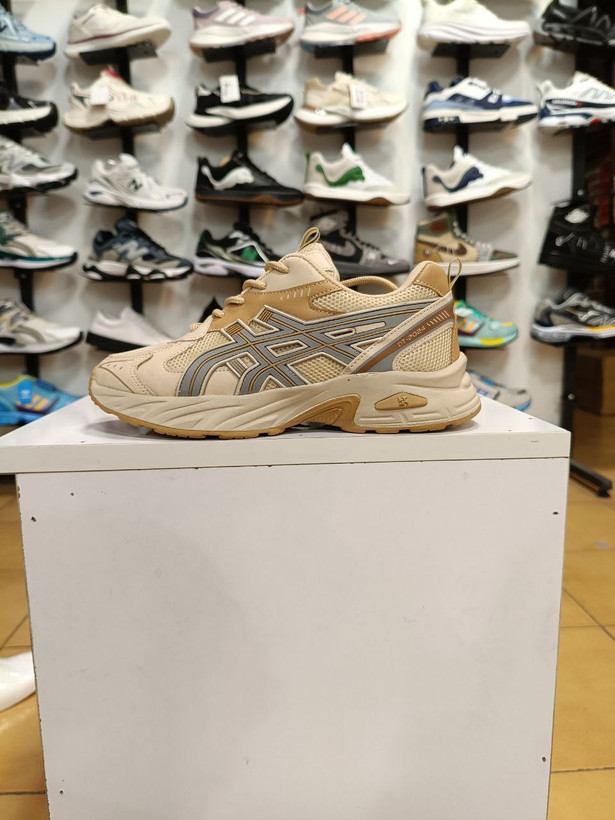 خرید کفش آسیکس راحت با زیره P.U نرم