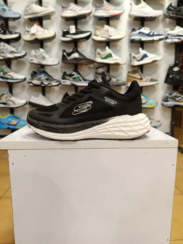 کفش اسکیچرز زنانه با رویه اسپیسر تنفس پذیر