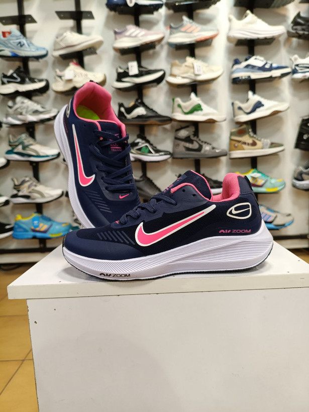 کفش اسپرت نایک برای پیادهروی بلند مدت