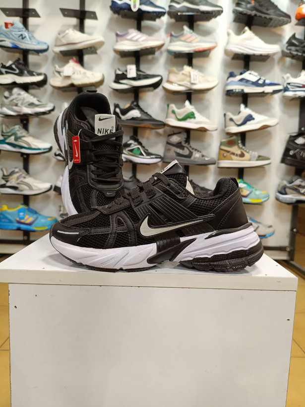 کفش نایک V2K ضدآب