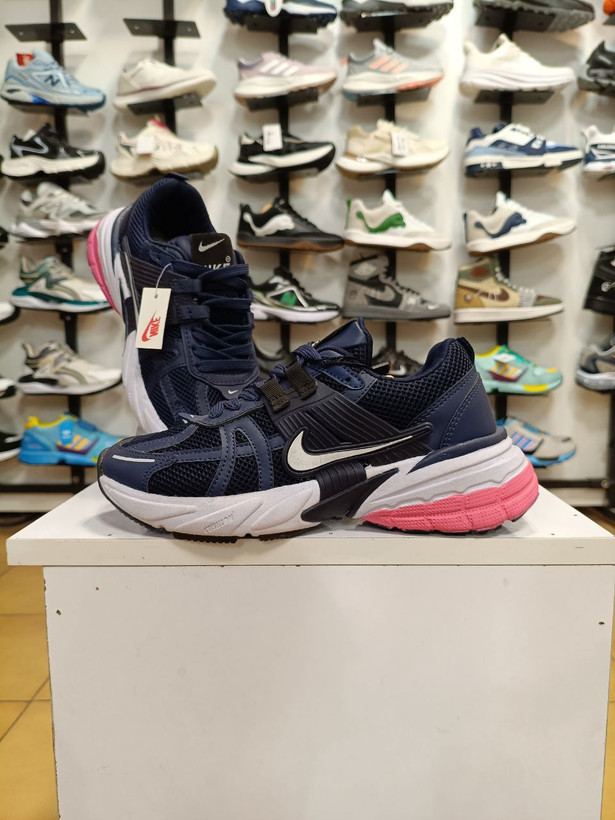 زیره لاستیکی نایک V2K ضد لغزش